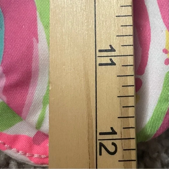 Lilly Pulitzer Buttercup Shorts Size 4 All Nighter
Flamingo Pockets Button Zip - Picture 8 of 8